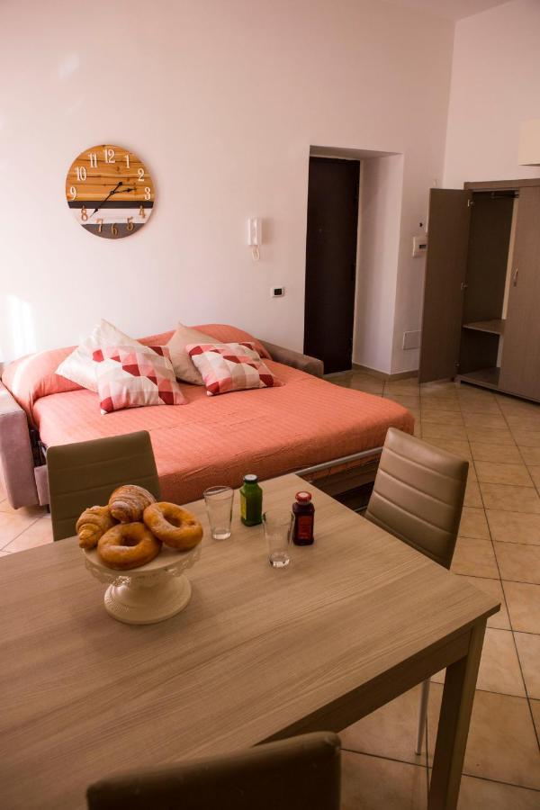 Airport House Appartement Napels Buitenkant foto