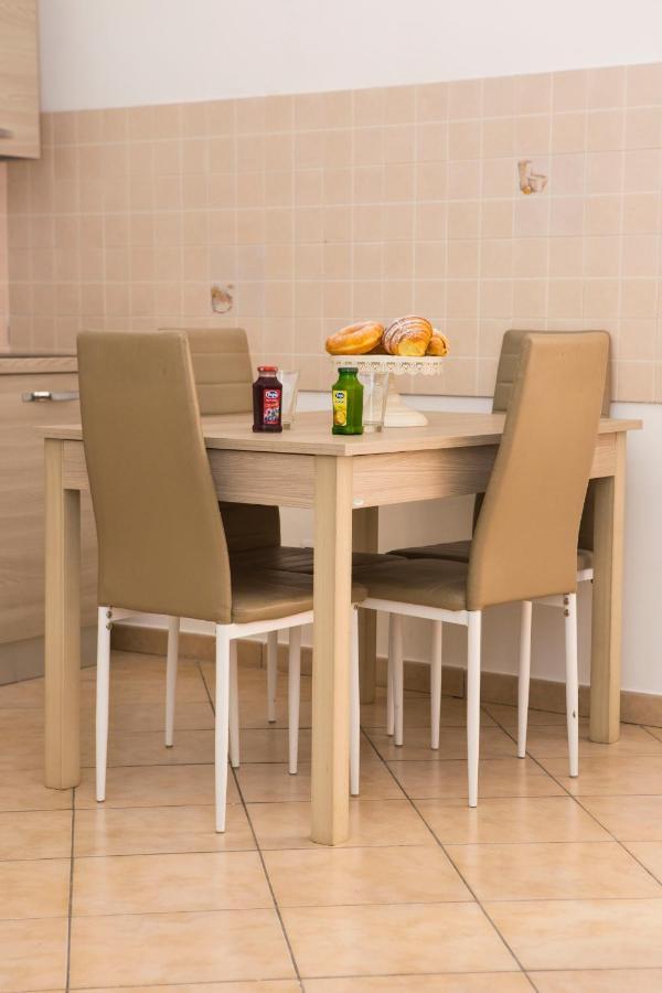 Airport House Appartement Napels Buitenkant foto