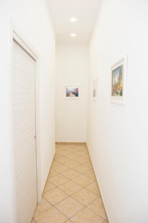 Airport House Appartement Napels Buitenkant foto