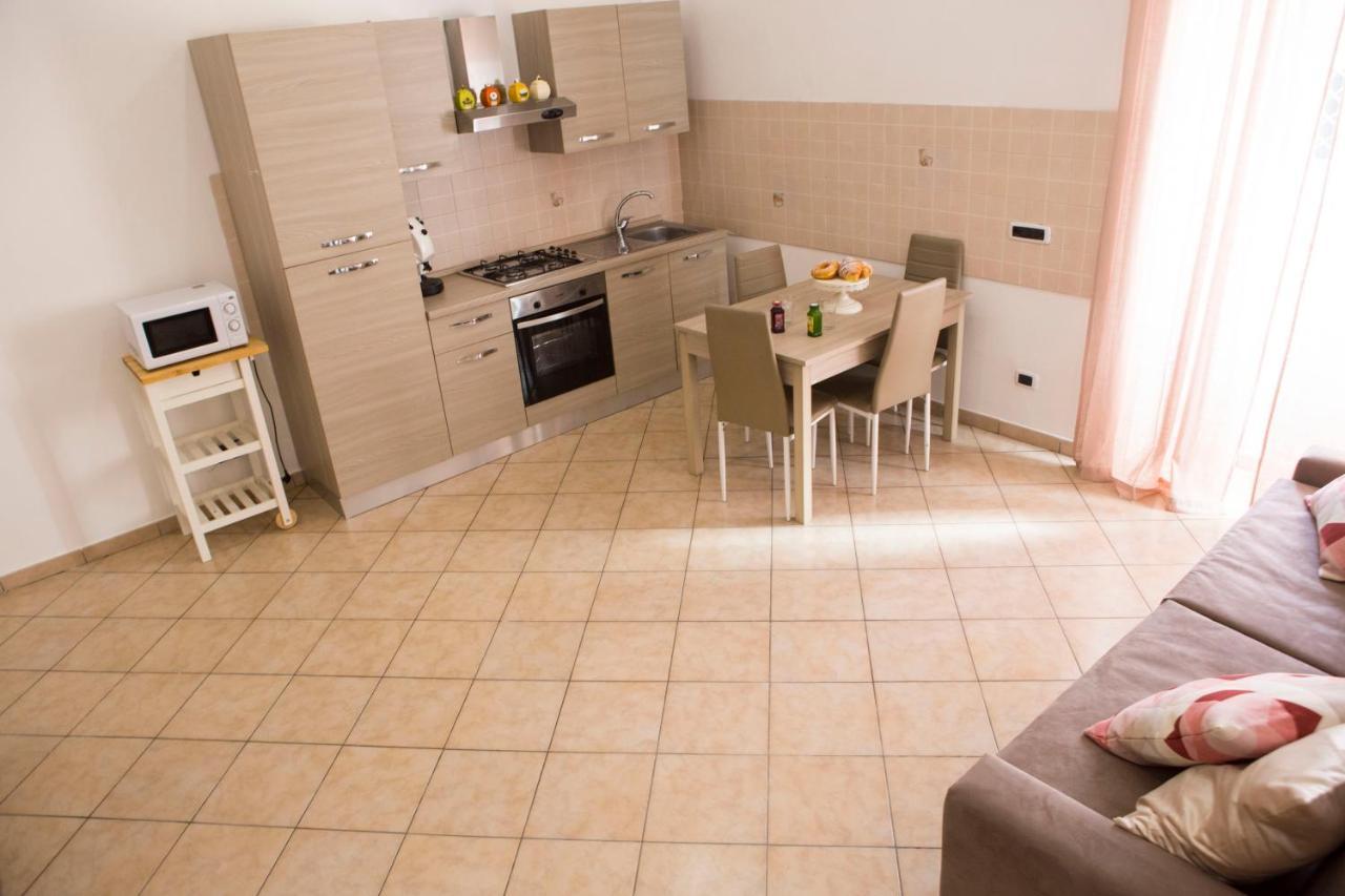 Airport House Appartement Napels Buitenkant foto