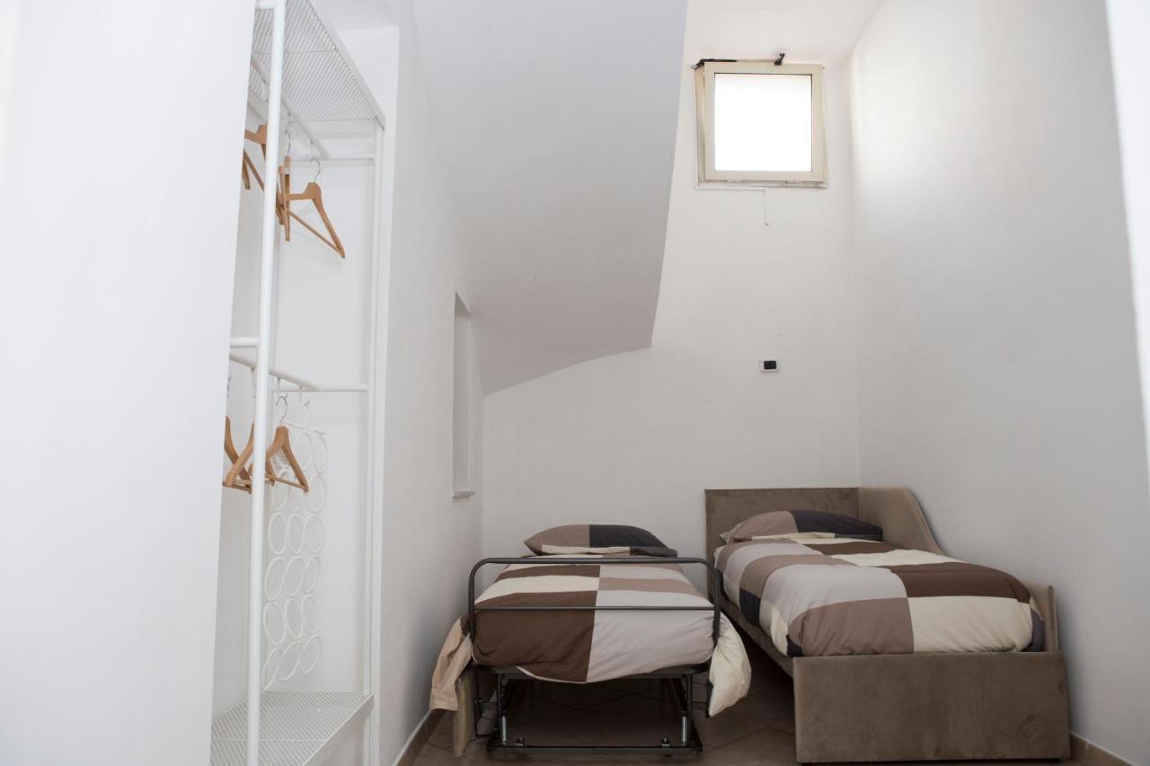Airport House Appartement Napels Buitenkant foto