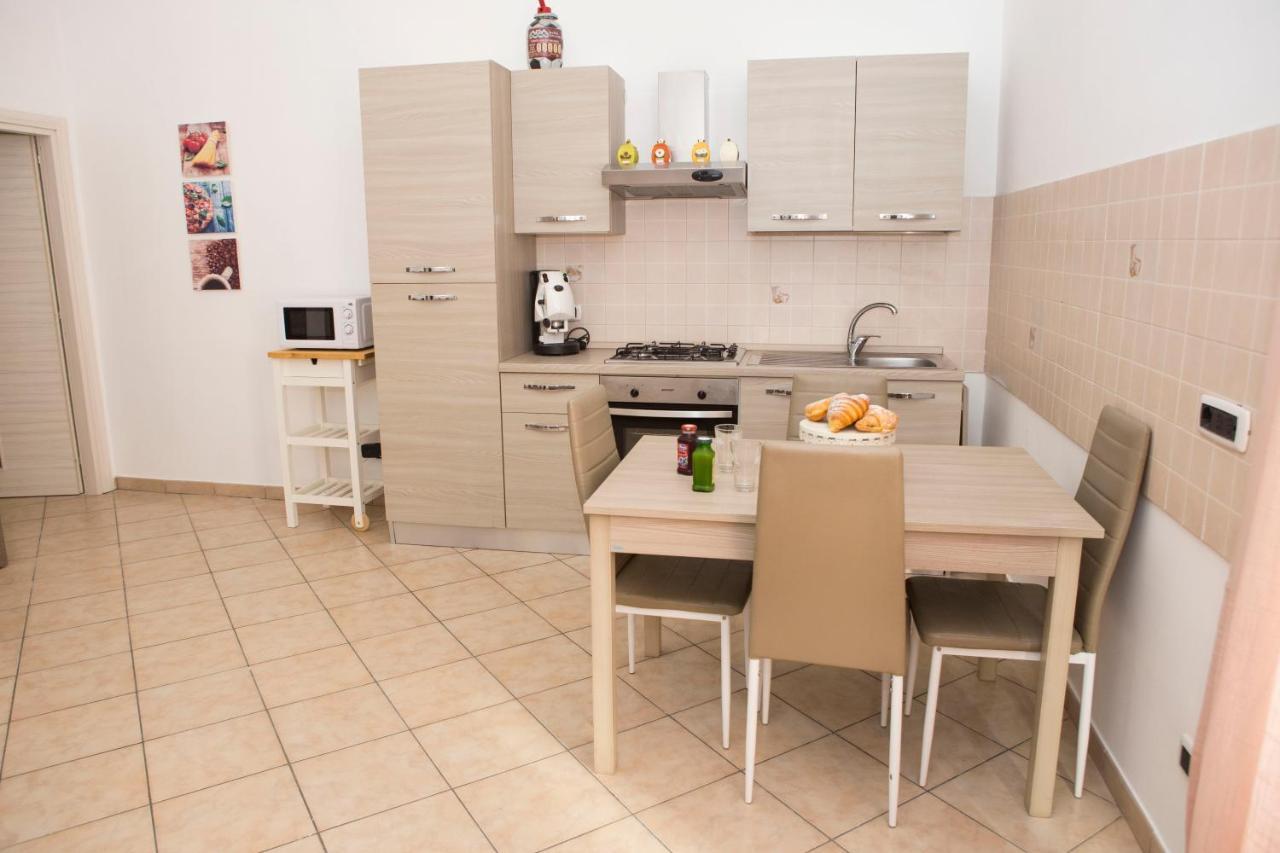 Airport House Appartement Napels Buitenkant foto