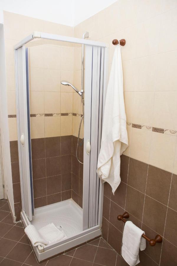 Airport House Appartement Napels Buitenkant foto